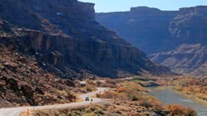 Best American Road Trips along Dinosaur Diamond Prehistoric Highway